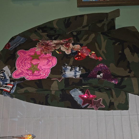 Ladies Large Long Fitted Camo With Patchwork Utility Jacket - Picture 8 of 8